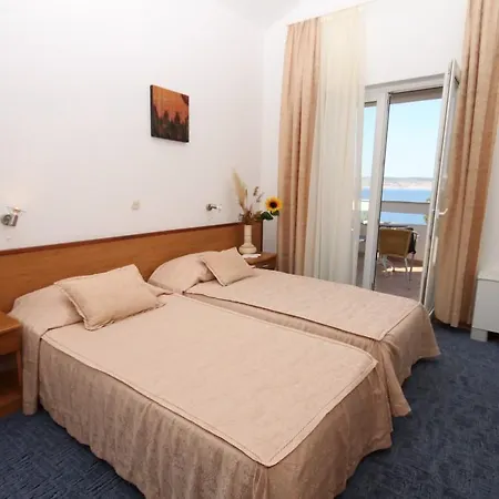 Quadruple Starigrad 3333g 4*