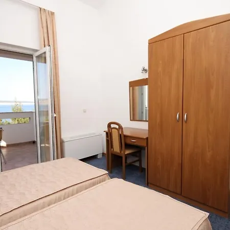 Guest house Quadruple Starigrad 3333g